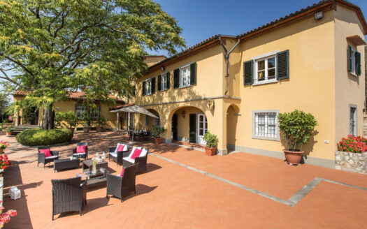 Villa in Vendita a Prato