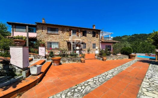 Villa in Vendita a Massarosa Bargecchia