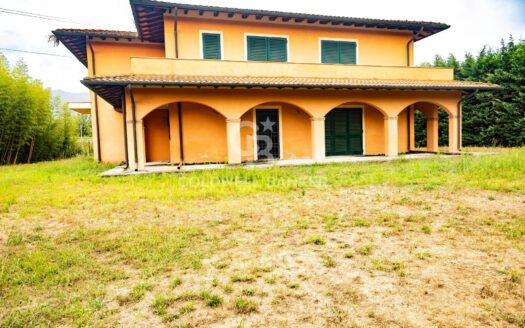 Villa in Vendita a Forte dei Marmi Vittoria Apuana