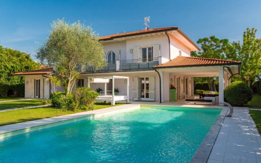 Villa in Affitto a Forte dei Marmi Vittoria Apuana