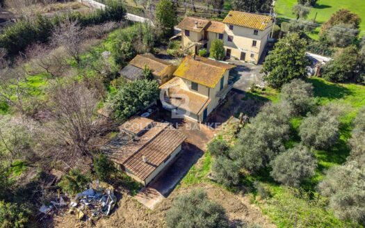 Villa in Vendita a Pietrasanta