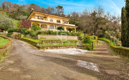 Villa in Vendita a Carrara