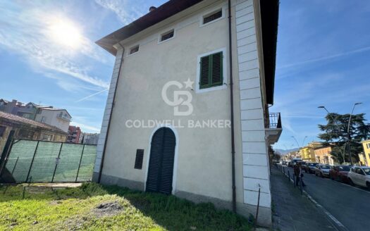 Complesso immobiliare in Vendita a Lucca Arancio