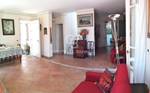 Villa in Vendita a Pietrasanta Centro Storico