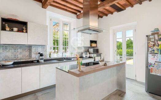 Villa in Vendita a Lucca Gattaiola