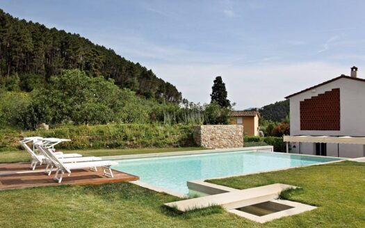 Villa in Vendita a Lucca San Lorenzo a Vaccoli
