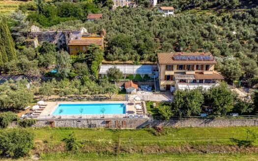Villa in Vendita a Camaiore
