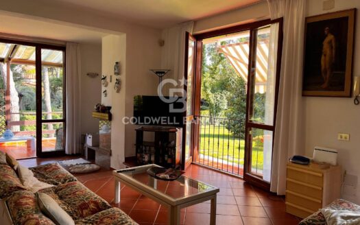 Villa in Vendita a Massa Ronchi