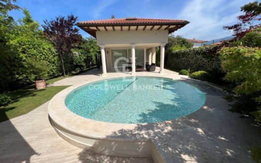 Villa in Vendita a Forte dei Marmi Vittoria Apuana