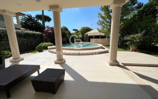 Villa in Vendita a Forte dei Marmi Vittoria Apuana