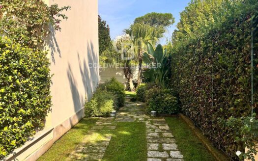 Villa bifamiliare in Affitto a Forte dei Marmi Centro