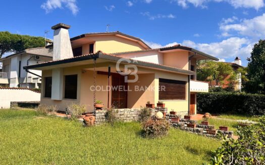 Villa in Vendita a Pietrasanta Marina di Pietrasanta