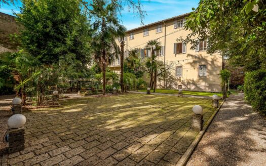 Villa in Vendita a Lucca Centro storico