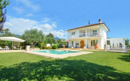 Villa in Vendita a Pietrasanta Crociale