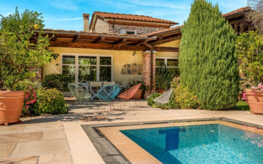 Villa in Vendita a Pietrasanta Vaiana