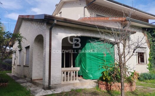 Porzione villa in Vendita a Forte dei Marmi Vittoria Apuana