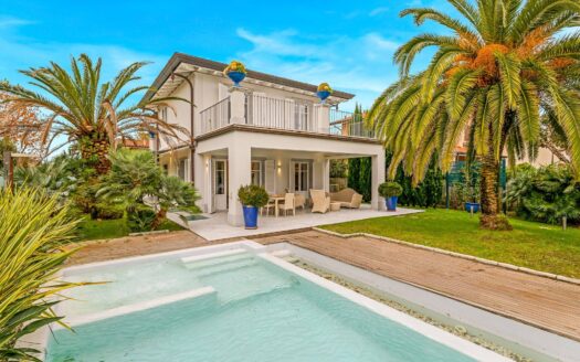 Villa in Vendita a Forte dei Marmi Vittoria Apuana