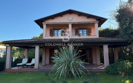 Villa in Affitto a Forte dei Marmi Centro