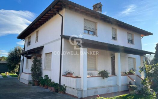 Villa bifamiliare in Vendita a Pietrasanta Crociale
