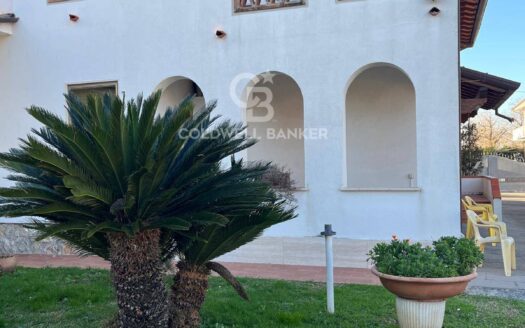 Villa bifamiliare in Vendita a Pietrasanta Crociale