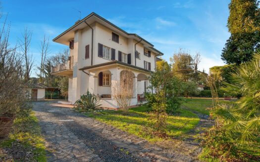 Villa bifamiliare in Vendita a Massa Poveromo
