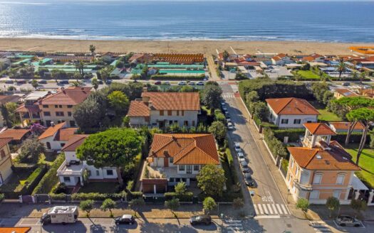 Villa in Affitto a Forte dei Marmi Centro