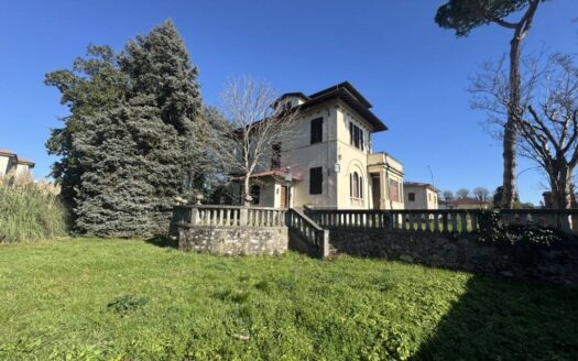 Villa in Vendita a Lucca Centro storico