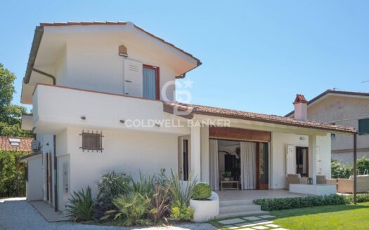 Villa in Vendita a Pietrasanta Marina di Pietrasanta