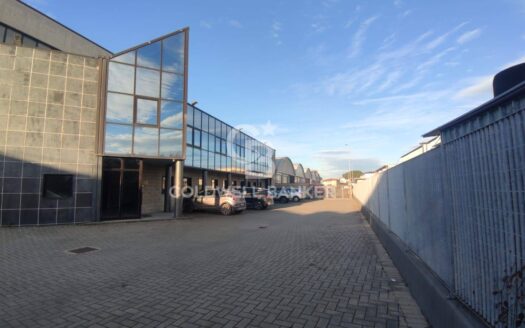 Magazzino in Vendita a Signa