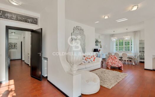 Villa in Vendita a Forte dei Marmi Roma Imperiale