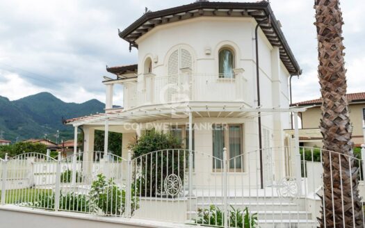 Villa in Affitto a Seravezza Pozzi