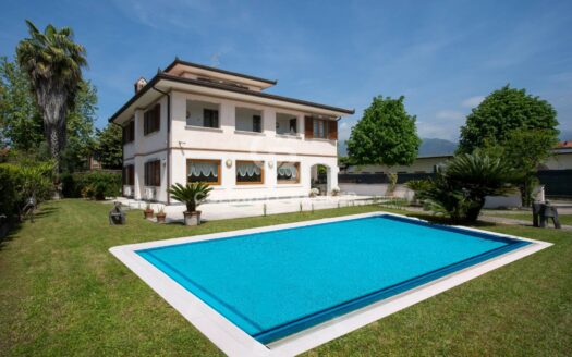 Villa in Affitto a Forte dei Marmi Centro