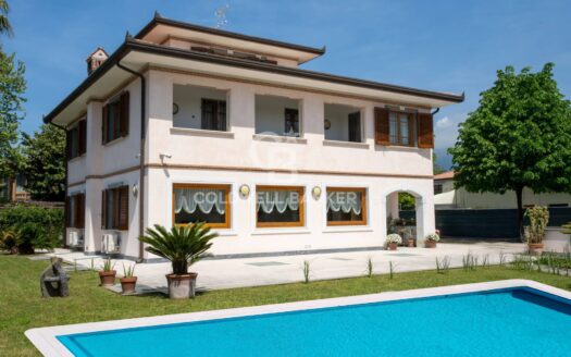 Villa in Affitto a Forte dei Marmi Centro