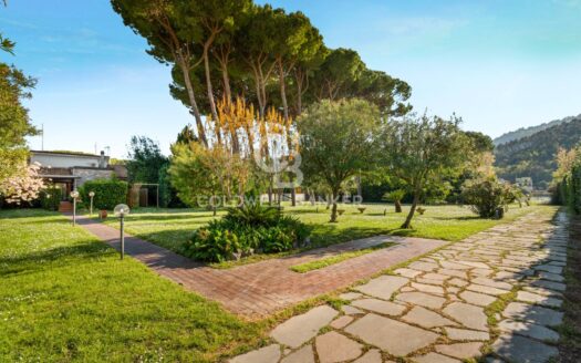 Villino in Vendita a Ameglia Fiumaretta