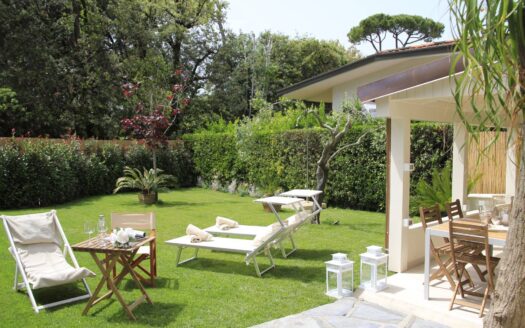 Villa in Affitto a Forte dei Marmi Centro