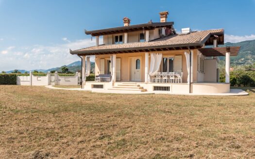 Villa in Affitto a Seravezza Querceta