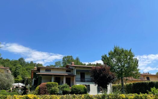 Villa in Vendita a Pescaglia Monsagrati