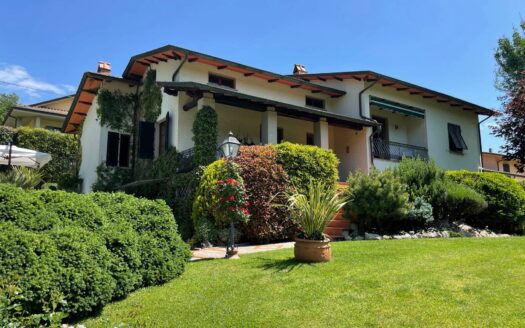 Villa in Vendita a Pescaglia Monsagrati