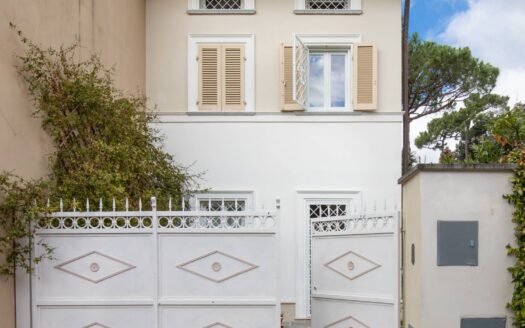 Casa semi indipendente in Affitto a Forte dei Marmi Centro
