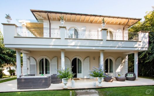 Villa in Affitto a Pietrasanta Marina di Pietrasanta