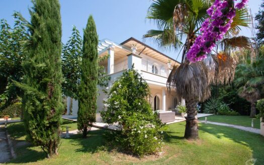 Villa in Affitto a Pietrasanta Marina di Pietrasanta