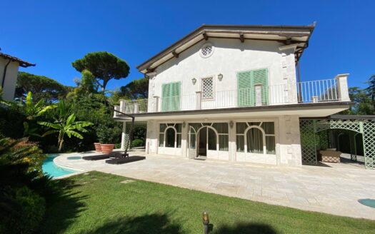 Villa in Vendita a Forte dei Marmi