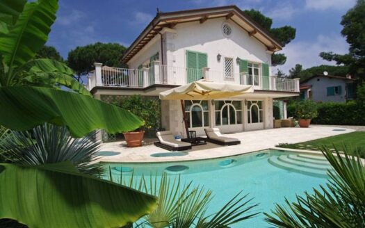 Villa in Vendita a Forte dei Marmi
