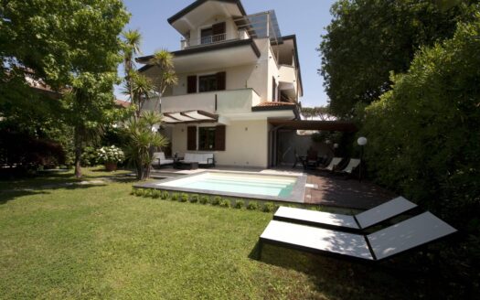 Villa in Affitto a Forte dei Marmi Vittoria Apuana