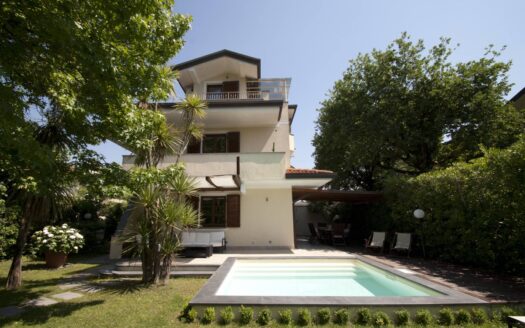 Villa in Affitto a Forte dei Marmi Vittoria Apuana