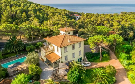 Villa in Vendita a Rosignano Marittimo Castiglioncello