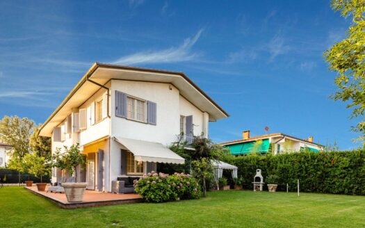 Villa in Affitto a Forte dei Marmi