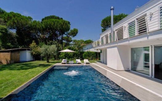 Villa in Affitto a Massa Poveromo