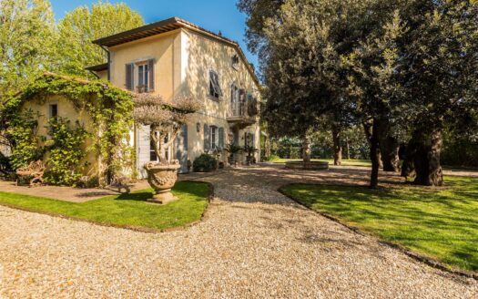 Villa in Vendita a Camaiore Lido di Camaiore