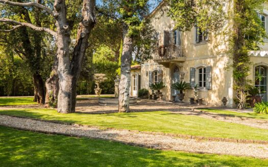 Villa in Vendita a Camaiore Lido di Camaiore